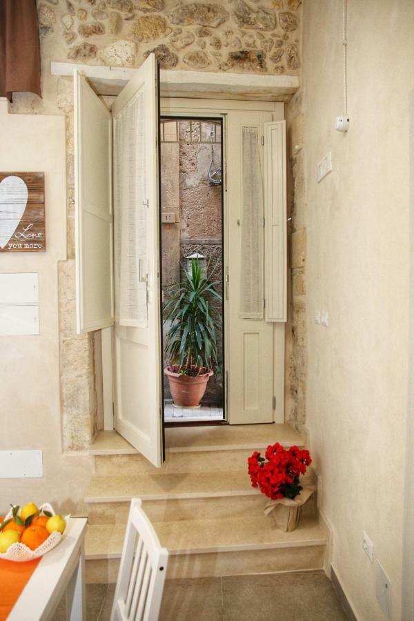 Essentia Rooms- Ortigia Holidays Syracuse Exterior photo
